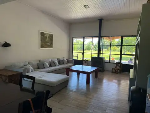 Casa 6 ambientes con 4 baños