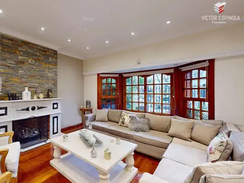 CASA VENTA 7 AMBIENTES, V BOSCH CENTRO, PILETA GARAGE, JARDI