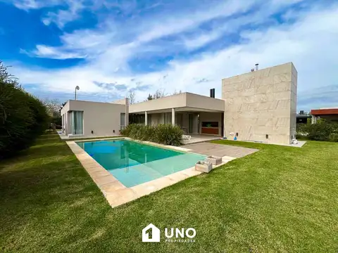 Puerto Roldán - Casa de 3 Dormitorios.