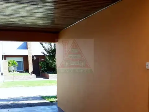 Casa 7 ambientes con 4 baños