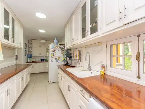 Casa 7 ambientes con 4 baños