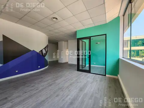 Oficina en Alquiler con 1 cochera