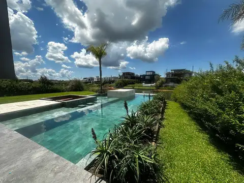 Venta Casa 5 Amb a La Laguna Barrio Virazón Nordelta Tigre