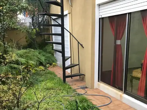 TIPO CASA DE TRES AMBIENTES + DEPTO DE 2 AMB VILLA MAIPU - BAJÓ A U$D 95.000 FACILIDADES 