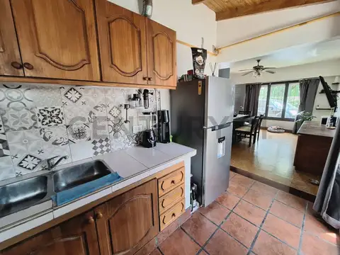 Casa 3 ambientes reciclada en zona intermedia