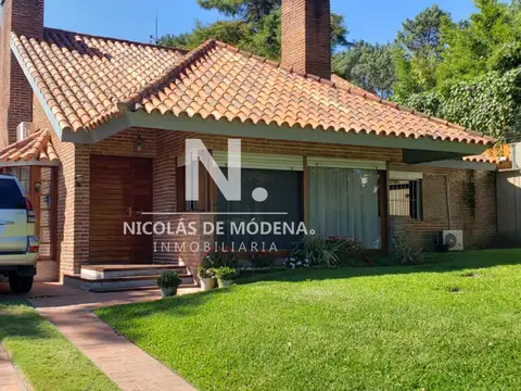 VENDE CASA DE 4 DORMITORIOS EN PLAYA MANSA, PUNTA DEL ESTE