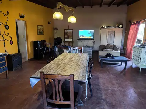 Casa 5 ambientes con 2 baños