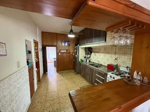Casa 5 ambientes con 2 baños