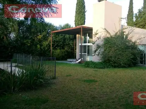 GALAPAGOS  CASA MODERNA U$D 235.000. DESARROLLADA EN PLANTA BAJA *VENTA CON RENTA