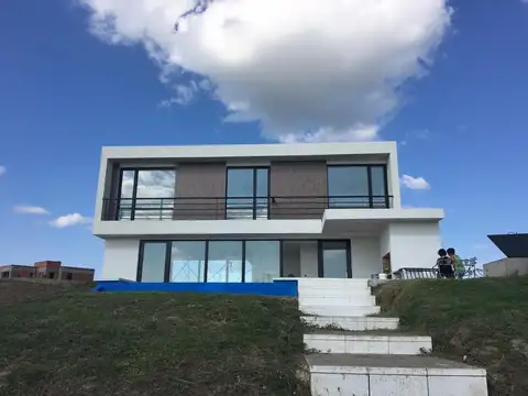 PUERTOS DEL LAGO 100