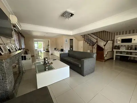 Casa en Venta en Countries y Barrios Cerrados en Quilmes, USD 570.000