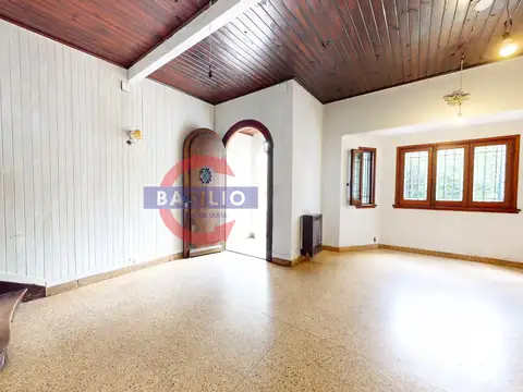 VENTA | CHALET ESTILO INGLÉS 4 AMBIENTES CON PATIO Y GARAGE – FLORIDA ESTE