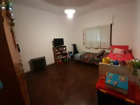 Casa 5 ambientes con 1 baño