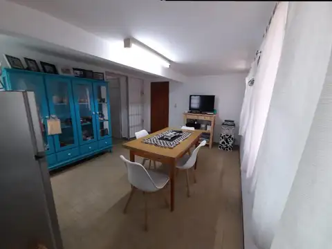 Casa en venta - 2 Dormitorios 1 Baño - 216Mts2 - Los Hornos