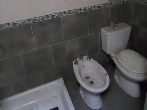 Casa 4 ambientes con 1 baño