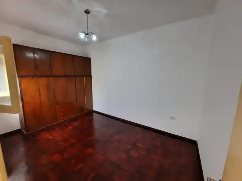 Depto Tipo Casa en Alquiler en Flores, $ 700.000