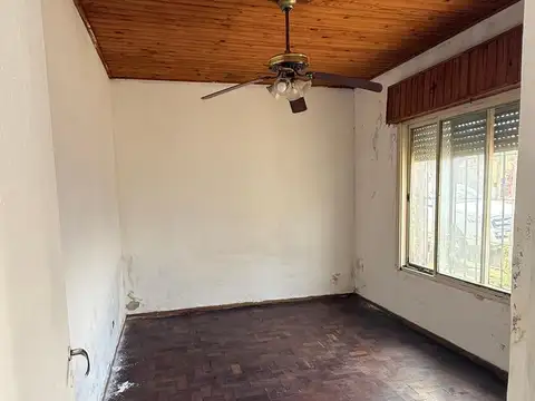 Casa 3 ambientes con 1 baño