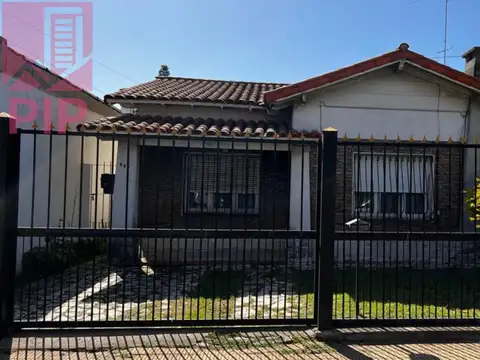 NUEVO VALOR  OPORTUNIDAD     APTA CREDITO    CASA SOBRE LOTE PROPIO DE 8.66 X 37 EN INMEJORABLE ZONA