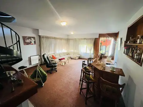 Casa 5 ambientes con 4 baños