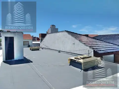 Local con espacio aéreo y plano aprobado para 4 unidades 