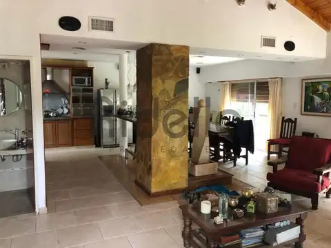 Casa 2 ambientes con 2 baños