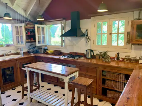 Casa en Venta con 2 cocheras