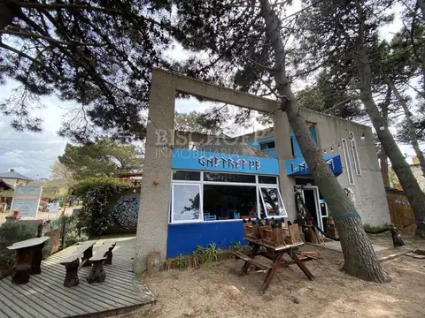 LOCAL COMERCIAL EN AMPLIO TERRENO A DOS CUADRAS DEL MAR, LAS GAVIOTAS