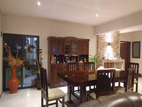 Lago Torreón, Una Planta, 3 Dormitorios, 2 Baños, Cochera, Jardín, Piscina