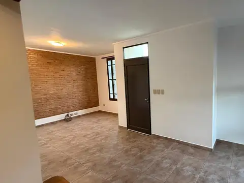 Casa en Alquiler con 1 cochera