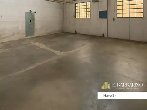Galpon impecable y amplio en alquiler en Bernal Oeste 210 M2 aprox