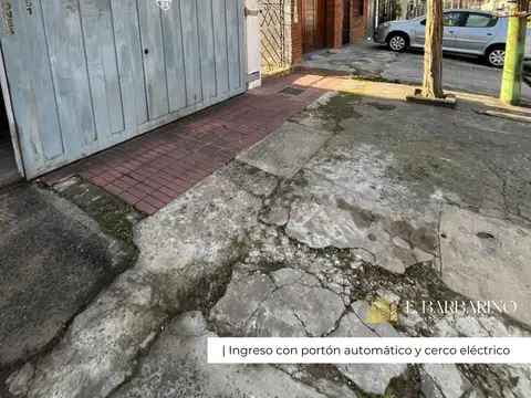 Galpon impecable y amplio en alquiler en Bernal Oeste 210 M2 aprox