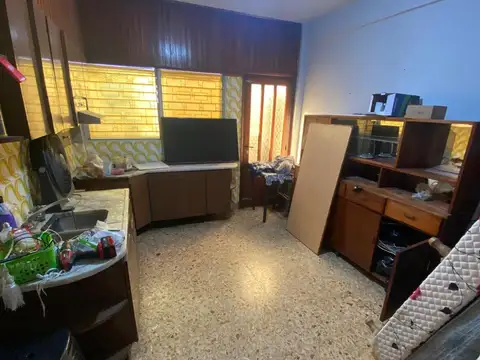 Casa 5 Amb. en Lote Propio + Locales y Galpón