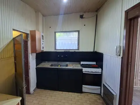 Depto Tipo Casa en Alquiler en Santos Lugares, $ 800.000