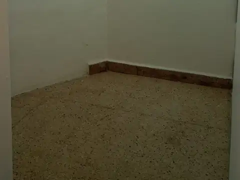 Local en Alquiler en Villa Luzuriaga, $ 350.000