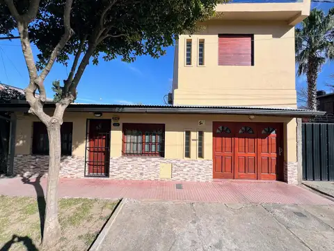 VENTA – Casa de 4 dormitorios con nave industrial – Granadero Baigorria.