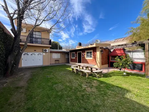 VENTA – Casa de 4 dormitorios con nave industrial – Granadero Baigorria.