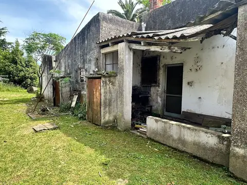 Casa 7 ambientes con 2 baños