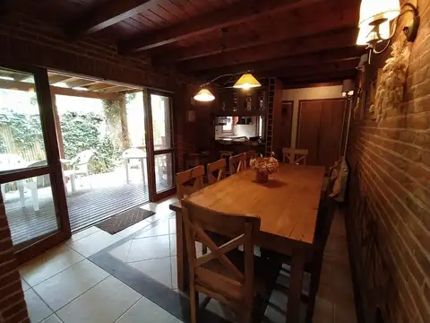 Casa 5 ambientes con 4 baños