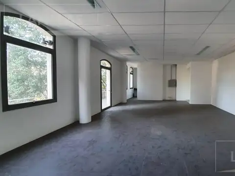 Oficina en Venta con 2 cocheras