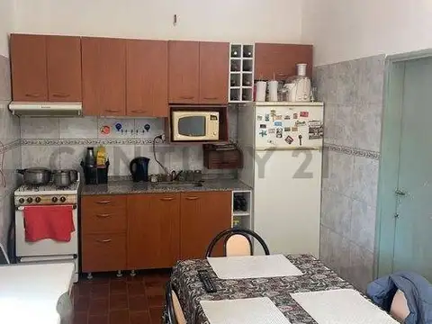 Casa 5 ambientes con 2 baños