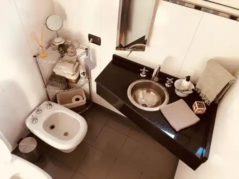 Excelente propiedad con parrilla y cochera pasante