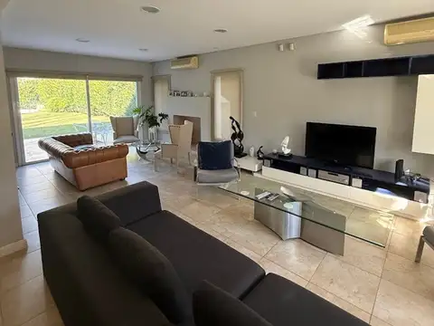 Casa en Venta en La Peregrina, USD 314.900