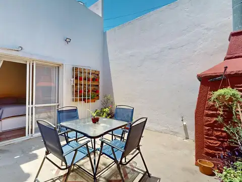 Venta PH 2 amb en Sarandí con patio, terraza, luz