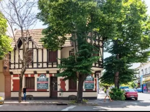 Chalet de Patrimonio Histórico, estilo anglo-normanda, en el Microcentro.