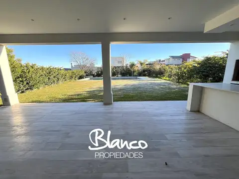 Pilar del Este - Santa Elena -