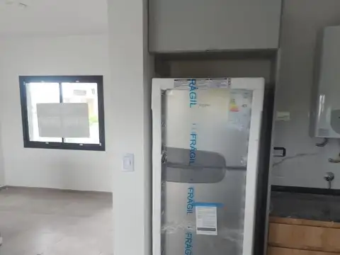 Casa 4 ambientes con 2 baños