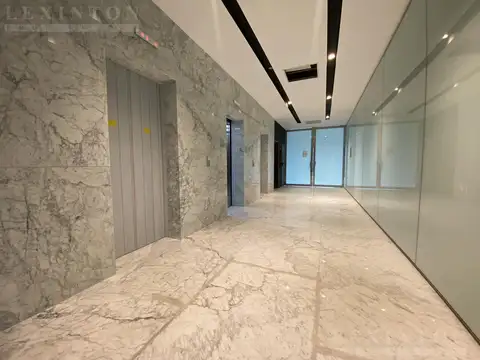 Oficina 10 ambientes con 3 baños