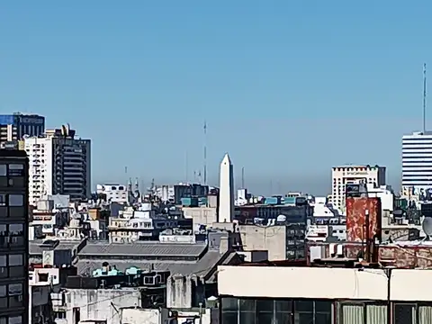 Excelente y comodos ambientes con  ventilacíon al exterior sol y luz en  piso alto !