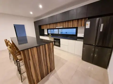 Casa en Alquiler de 3 dormitorios