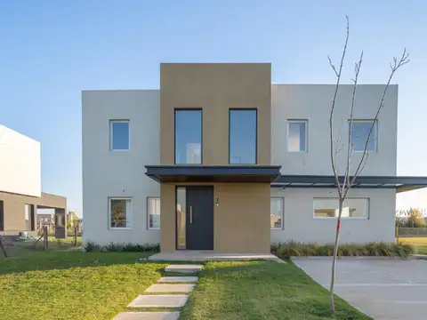 Casa 6 ambientes con 2 baños